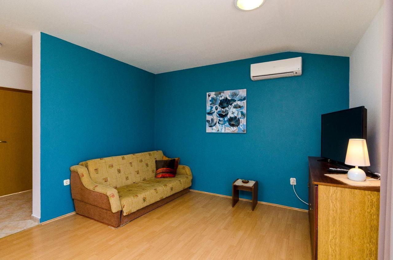 Apartments Milka Slatine Exterior photo