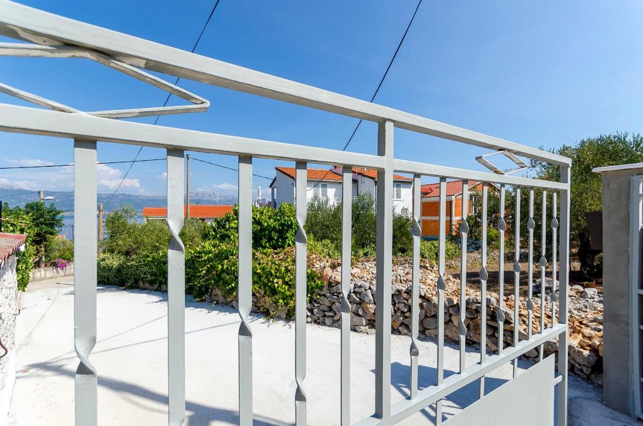 Apartments Milka Slatine Exterior photo